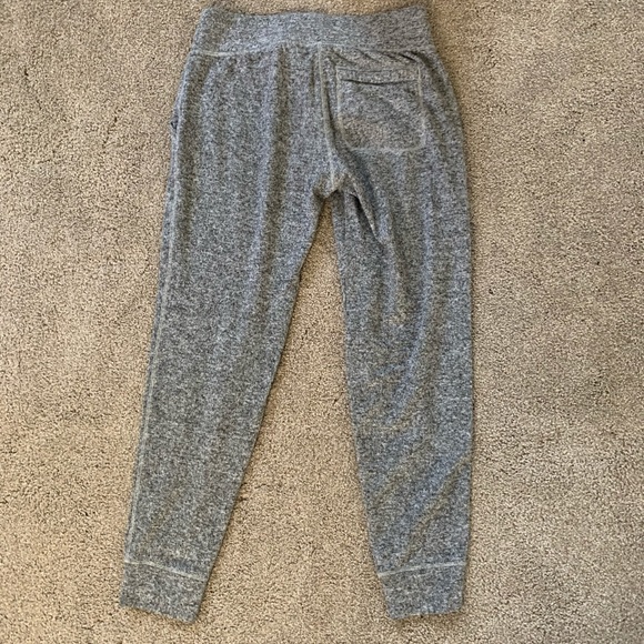 breathable grey cropped joggers with pocket - Picture 4 of 4